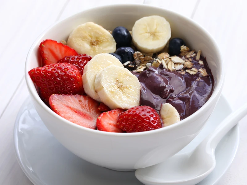 acai tradicional com frutas e granola + rio fresh bowls